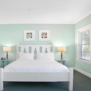 Tropical Garden King Accessible King Guestroom